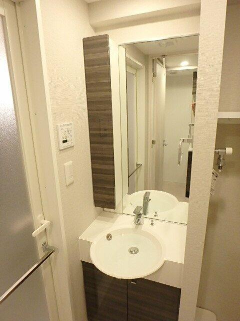 洗面設備　独立洗面台付き?