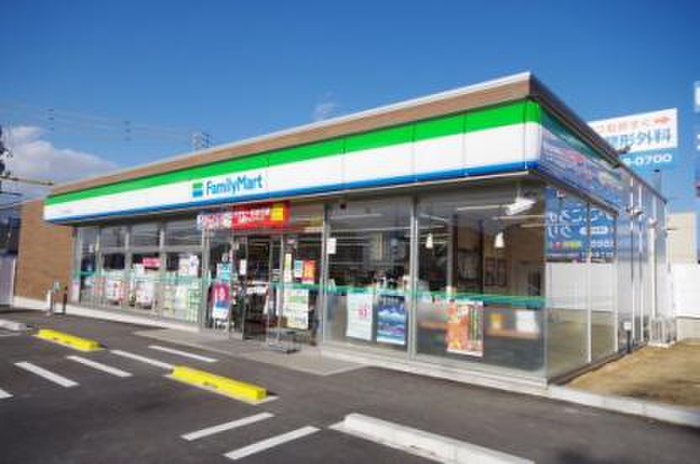 コンビニ　ファミリーマート（コンビニ）まで503m
