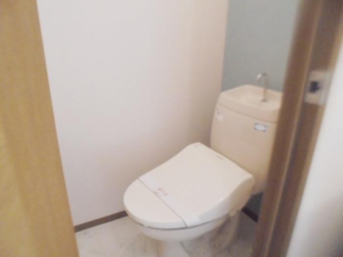 トイレ　温水洗浄暖房便座