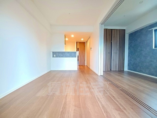 居室・リビング　同マンション同間取り別部屋写真