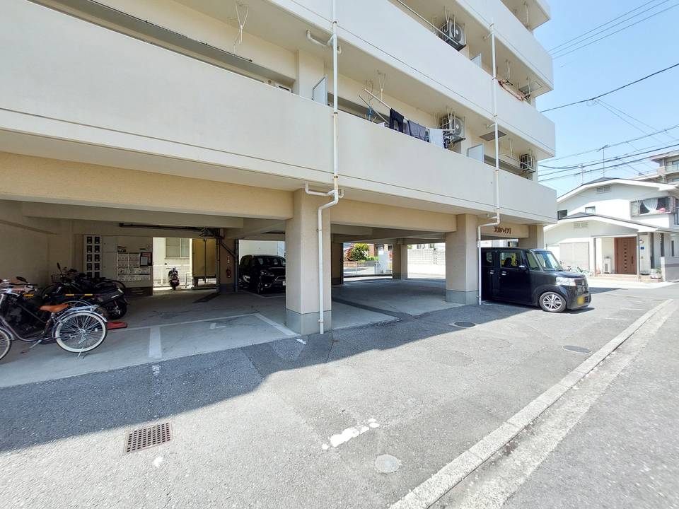 駐車場　駐車場