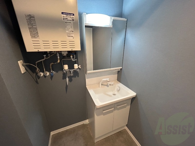 洗面設備　独立洗面台です。大きくてよいですね。シャンプーもできます！