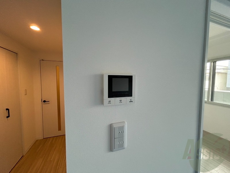 セキュリティ　モニタ付インターホンです。セキュリティ面も安心ですね！