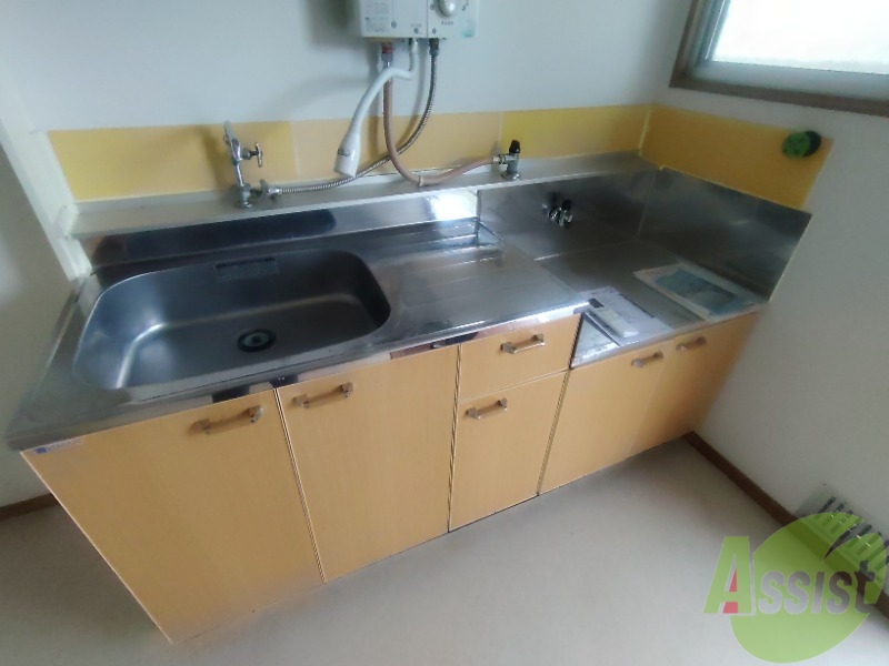 キッチン　キッチンは綺麗で調理スペースもしっかりございます。