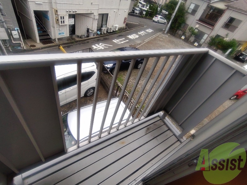 バルコニー　ベランダはよく日が当たり気持ちの良い空間です。