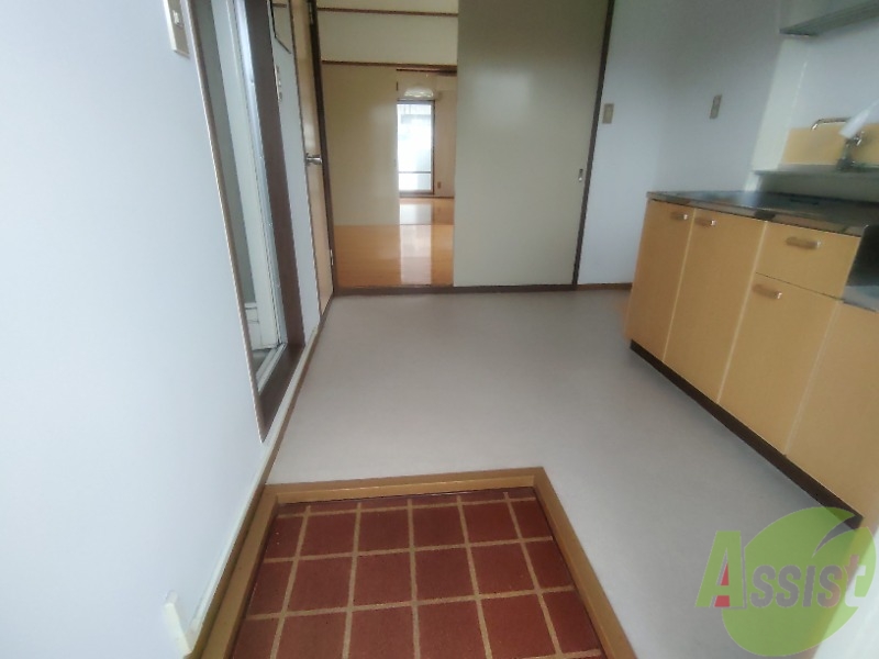 玄関　玄関からの様子です。綺麗なフローリングが広がっています。