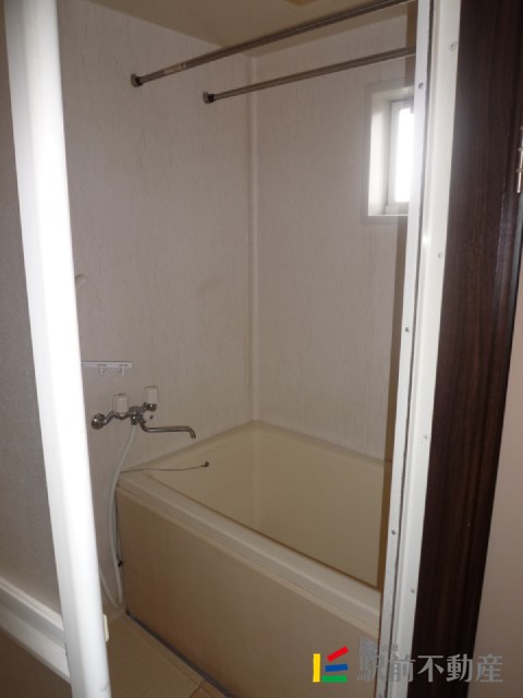 バス・シャワールーム　浴室にも窓