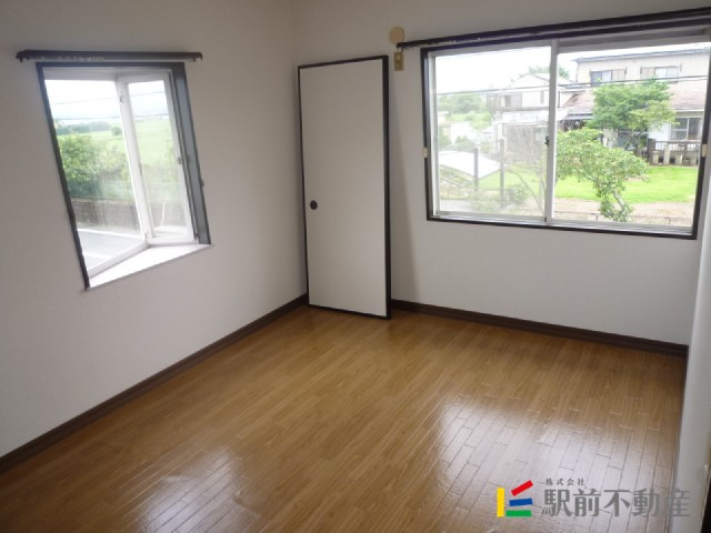 バルコニー　窓が多くて開放感あり