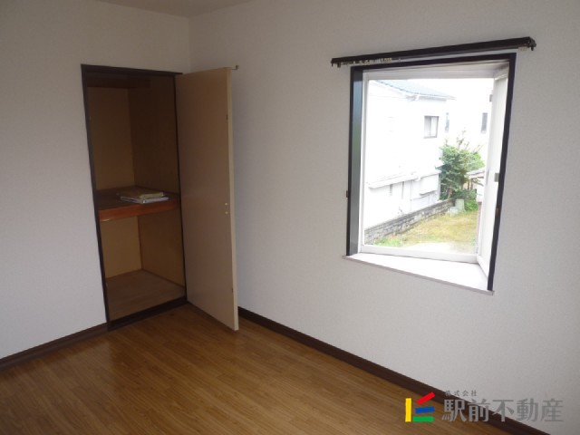 収納　出窓付きのお部屋