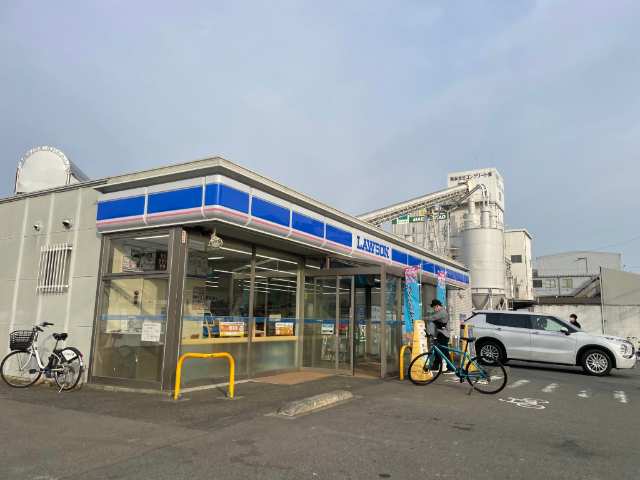 コンビニ　ローソン八王子卸売市場前店（コンビニ）まで691m