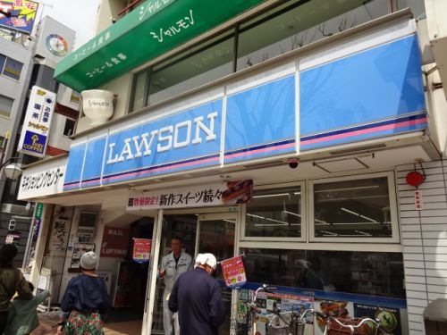 コンビニ　ローソン平井駅前店（コンビニ）まで883m