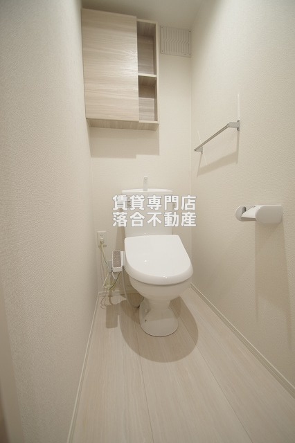 トイレ　温水洗浄暖房便座付き♪