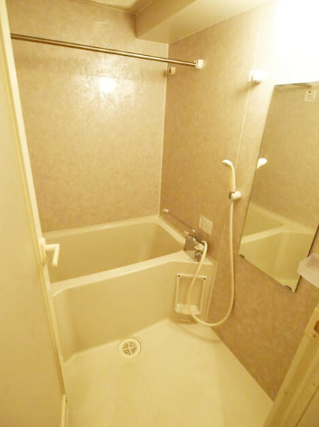 バス・シャワールーム　【女性のお一人暮らしでも安心のセキュリティ♪】住環境良好！