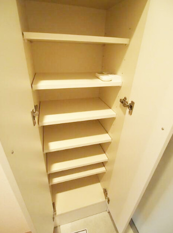 玄関　【女性のお一人暮らしでも安心のセキュリティ♪】住環境良好！