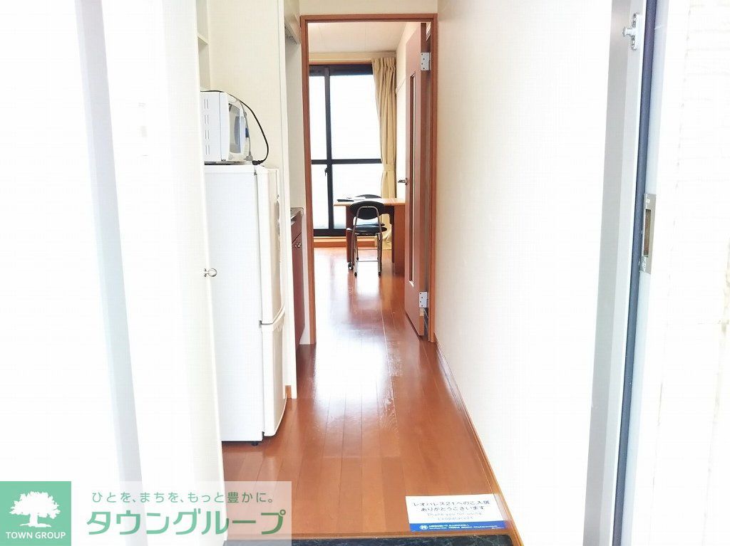 玄関　同タイプの写真です。仕様が異なる場合があります。