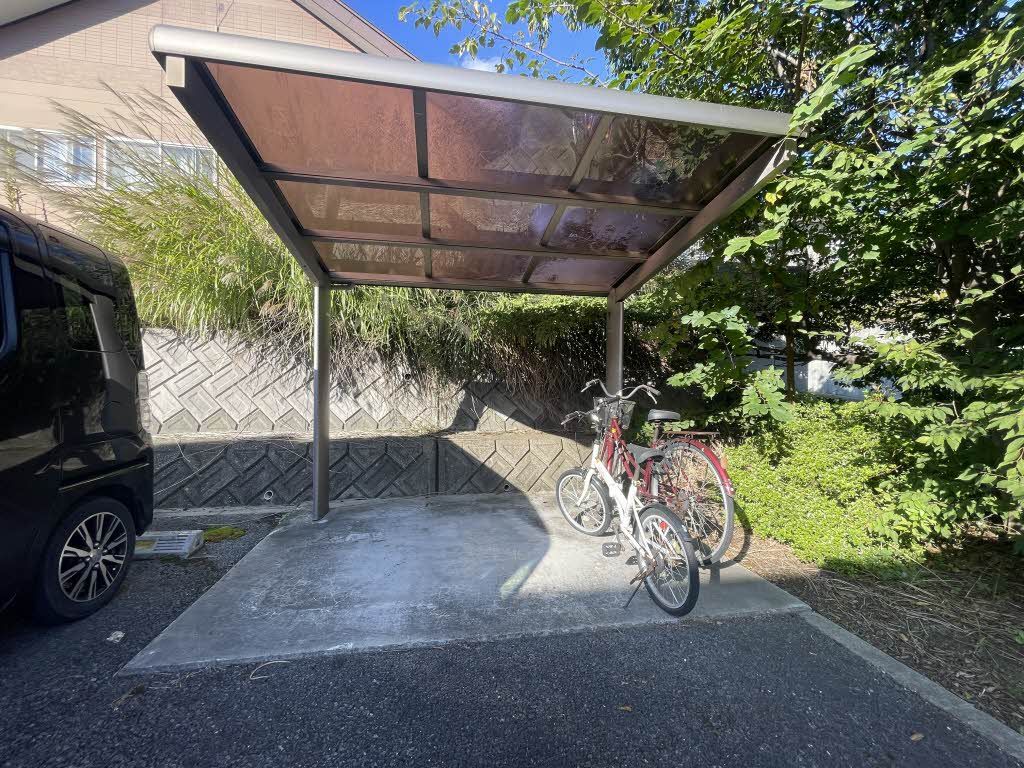 建物外観　駐輪場