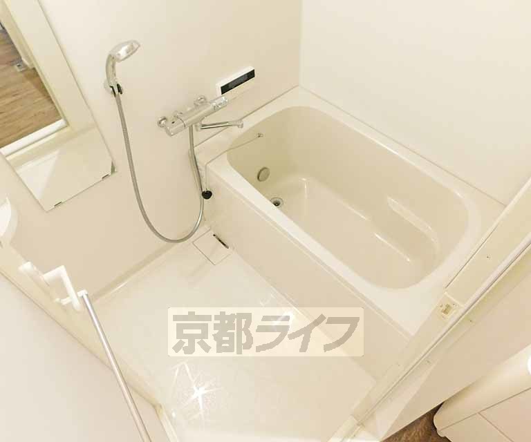 バス・シャワールーム　追炊き機能付きお風呂です。