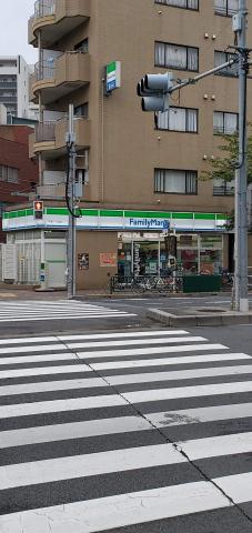 コンビニ　ファミリーマート（コンビニ）まで213m