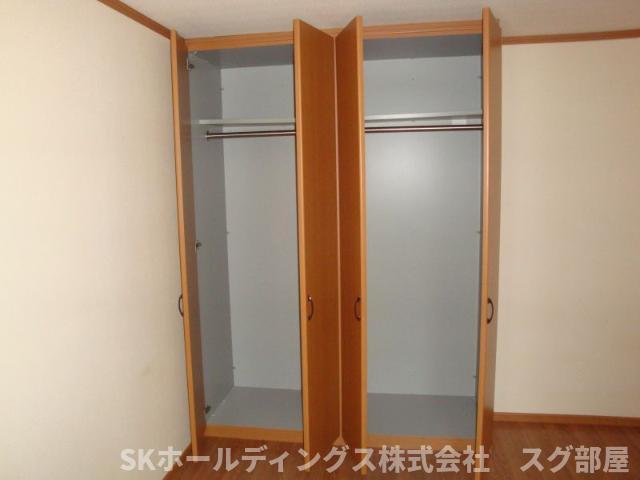 その他　ベランダ側洋室収納