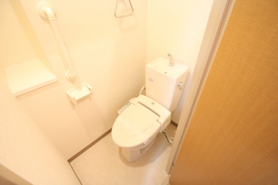 トイレ　※別部屋の写真です