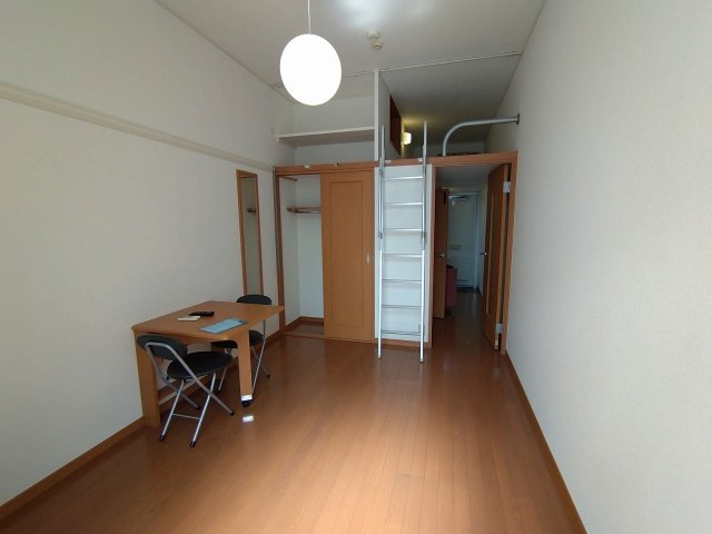 居室・リビング　2階は絨毯仕様です。