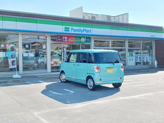 コンビニ　ファミリーマート 岡崎緑丘店（コンビニ）まで200m