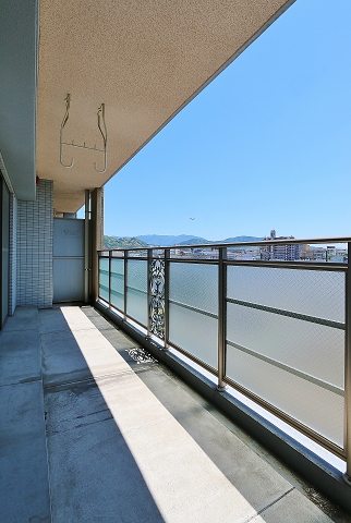 バルコニー　広々のバルコニーはリラックスできますね