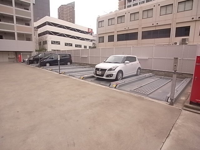 駐車場　敷地内駐車場（立体は屋外・屋内平面も有）