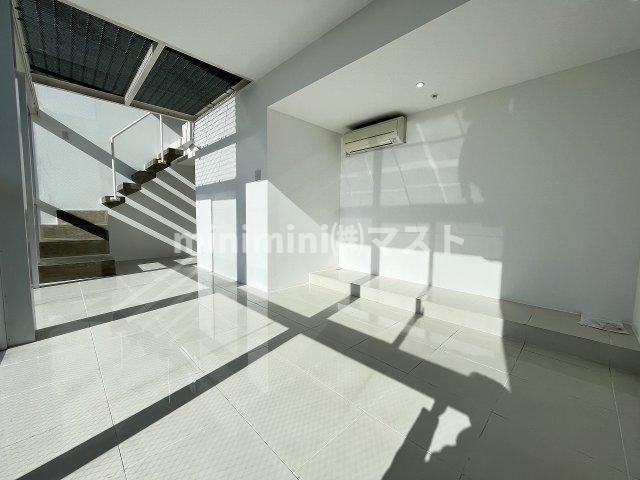 居室・リビング　別号室参考写真