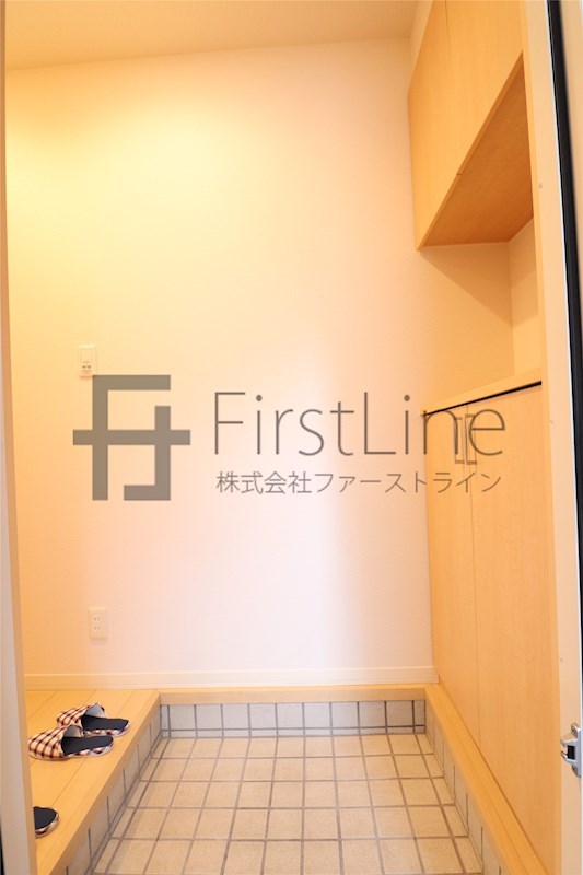 玄関　※別棟の写真です