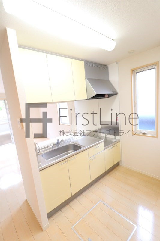 キッチン　※別棟の写真です