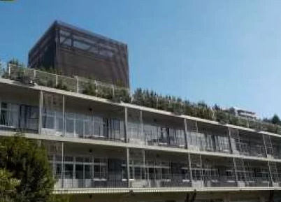 小学校　千代田区立富士見小学校（小学校）まで858m