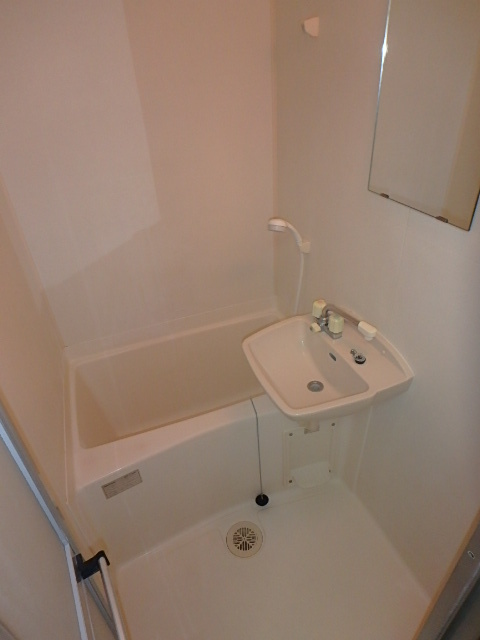 バス・シャワールーム　お掃除もスムーズになりそうですね。