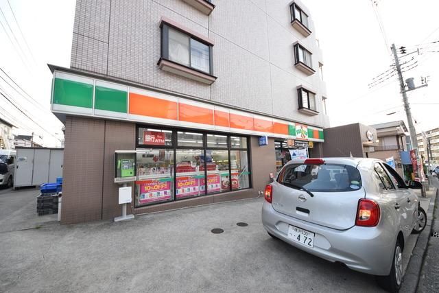 コンビニ　セブンイレブン（コンビニ）まで598m