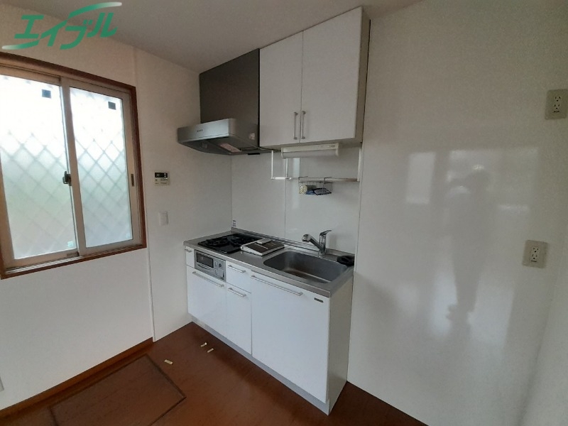 キッチン　同物件別室反転写真