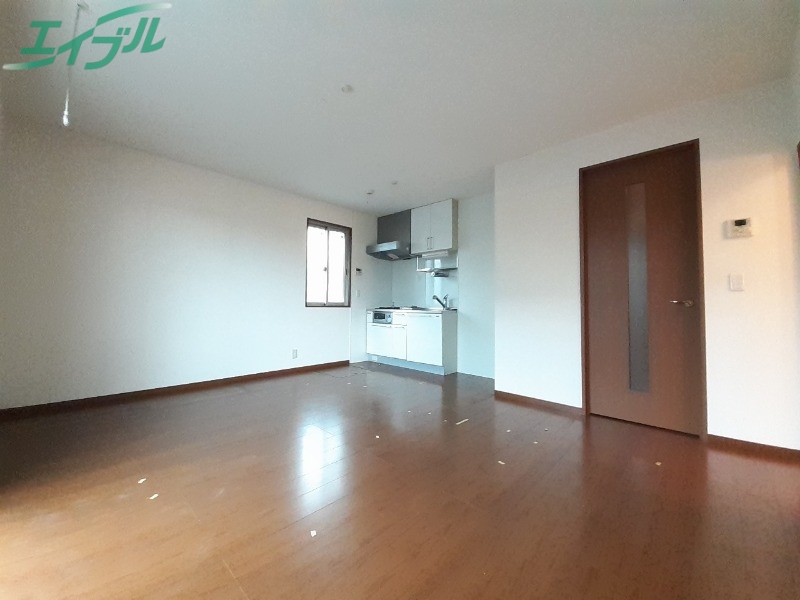 居室・リビング　同物件別室反転写真