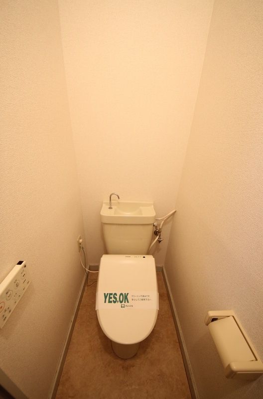 トイレ　別号室の写真です。