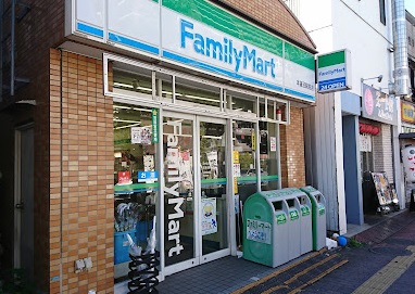 コンビニ　ファミリーマート 本蓮沼駅前店（コンビニ）まで165m