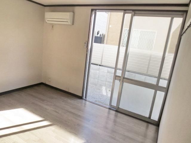 居室・リビング　★南西向き明るい洋室です★