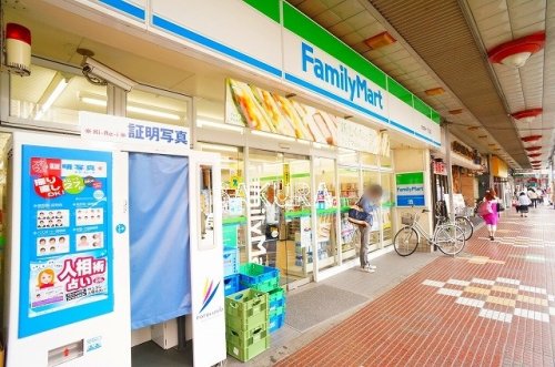 コンビニ　ファミリーマート 大和東一丁目店（コンビニ）まで121m