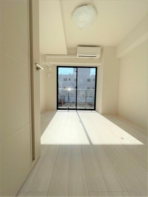 居室・リビング　同物件別部屋