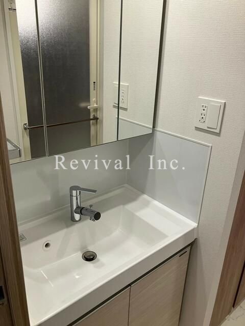 洗面設備　毎日の身だしなみチェックに必須ですね