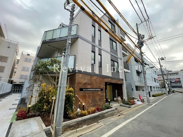 建物外観　２０２５年築の綺麗な外観ですね