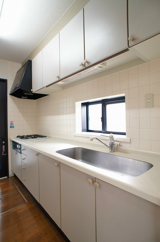 キッチン　広めのキッチンスペースでお料理にも便利です温王