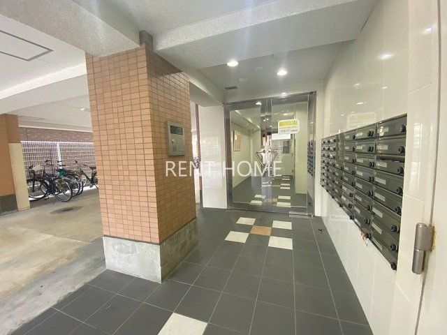 エントランス　オートロック完備