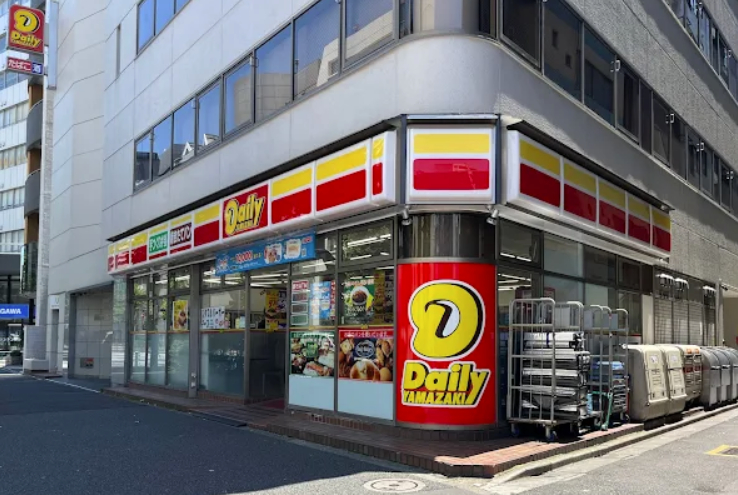 コンビニ　デイリーヤマザキ岩本町3丁目店（コンビニ）まで125m