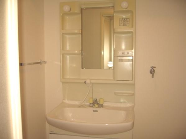 洗面設備　洗面所内に室内洗濯機置場がついてます♪