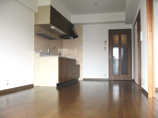 居室・リビング　南向きで明るいリビングです☆