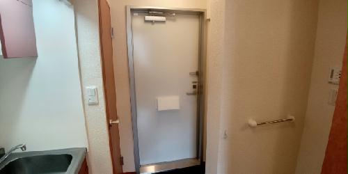 玄関　設備・仕様は号室により異なる為、現況を優先致します。