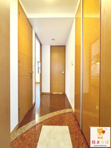 玄関　「気になったら、LINEで気軽に相談できますよ。」